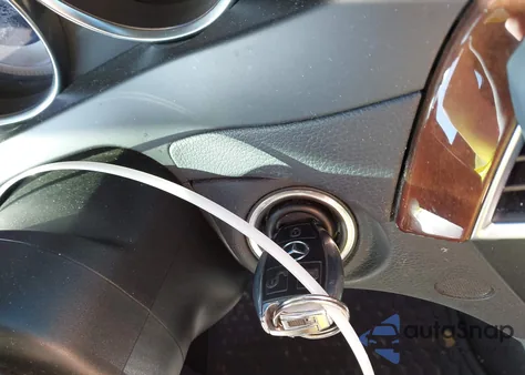 2013 Mercedes-Benz C 300 Sport 4Matic из США, поврежденный, VIN WDDGF8AB4DR256645